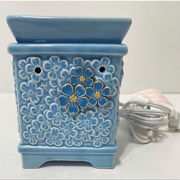 Scentsy Accents Scentsy Full Size Me Not Mosaic Blue Flower
